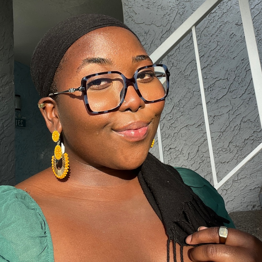 Meet your Posher, Nayo